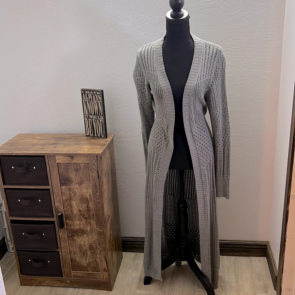 Sonoma Medium extra long sweater! I am almost 6’ and this comes to my mid calf!